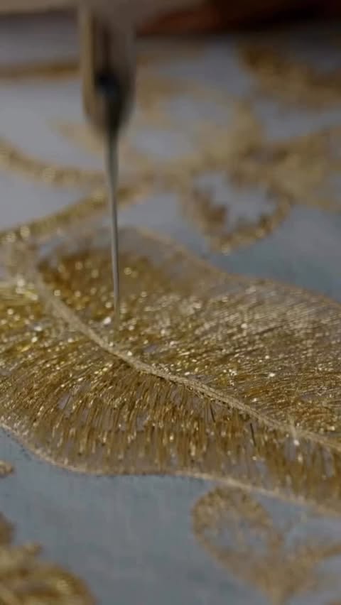 Instagram post by @luciabrunoofficial for Oscar De La Renta. Caption reads: [...] of haute couture - @oscardelarenta.