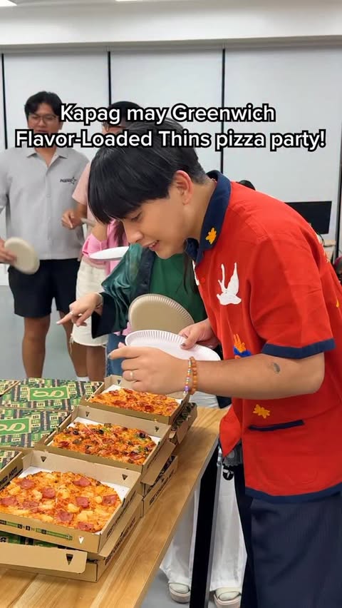 Instagram post by @clfrnia_maki for Greenwich Pizza. Caption reads: na para bang siya yung nagpa-pizza....