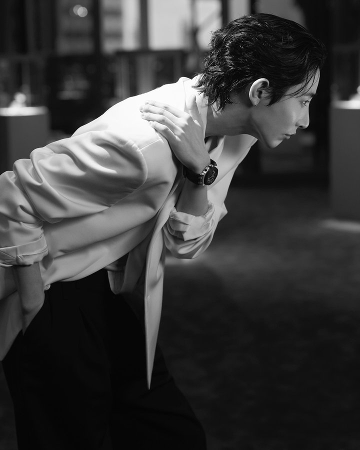 Instagram post by @leesoohyuk for Audemars Piguet. Caption reads: @audemarspiguet 

⚡️

#AudemarsPiguet #AP150....