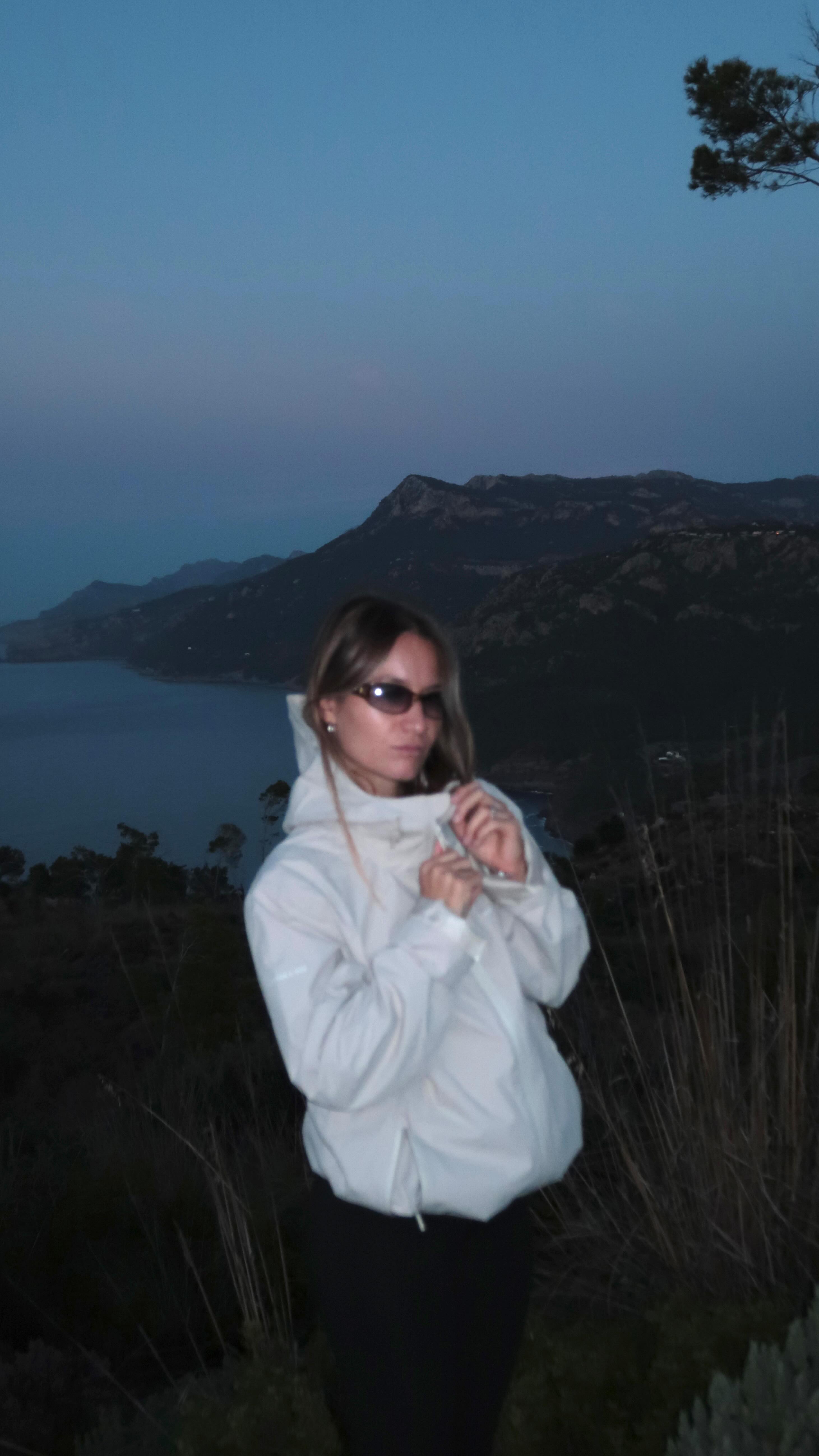 Instagram post by @minnahigh for Kapten Son. Caption reads: Ad - A day in the mountains ⛰️ wearing the....