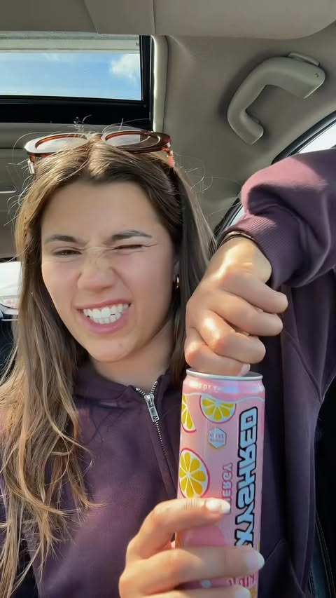 Instagram post by @stephwarmuz for OxyShred. Caption reads: Trying the new @oxyshred flavour 💖🍋....