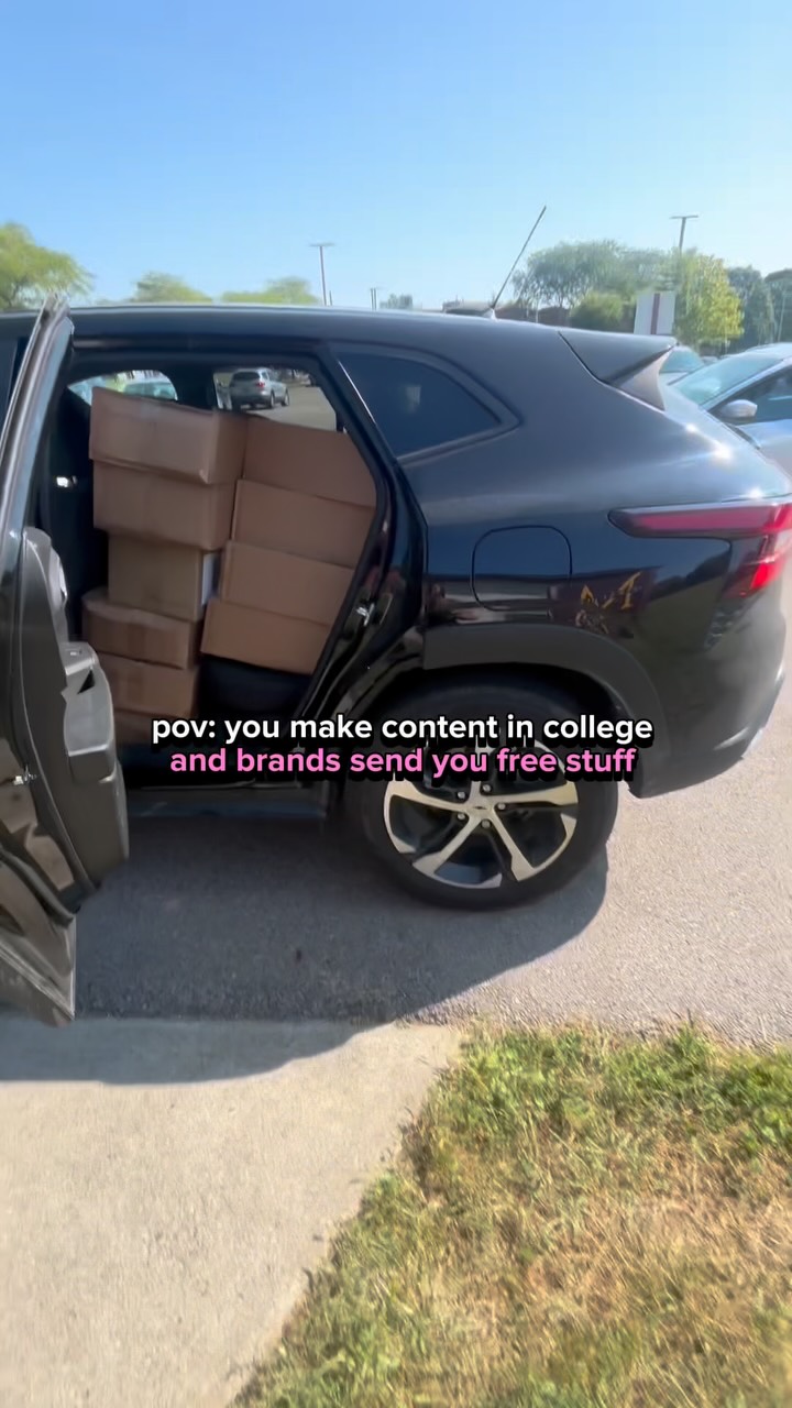 Instagram post by @asiaameriie for College Fashionista. Caption reads: you know your doing something right when the mail....