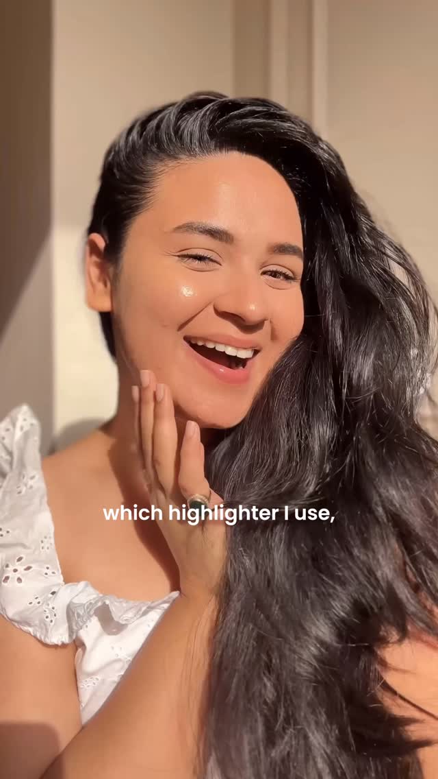 Instagram post by @muatanvii for Foxtale. Caption reads: M O O D : Glowing ..🫧✨

#foxtale 
#foxtaleskin.