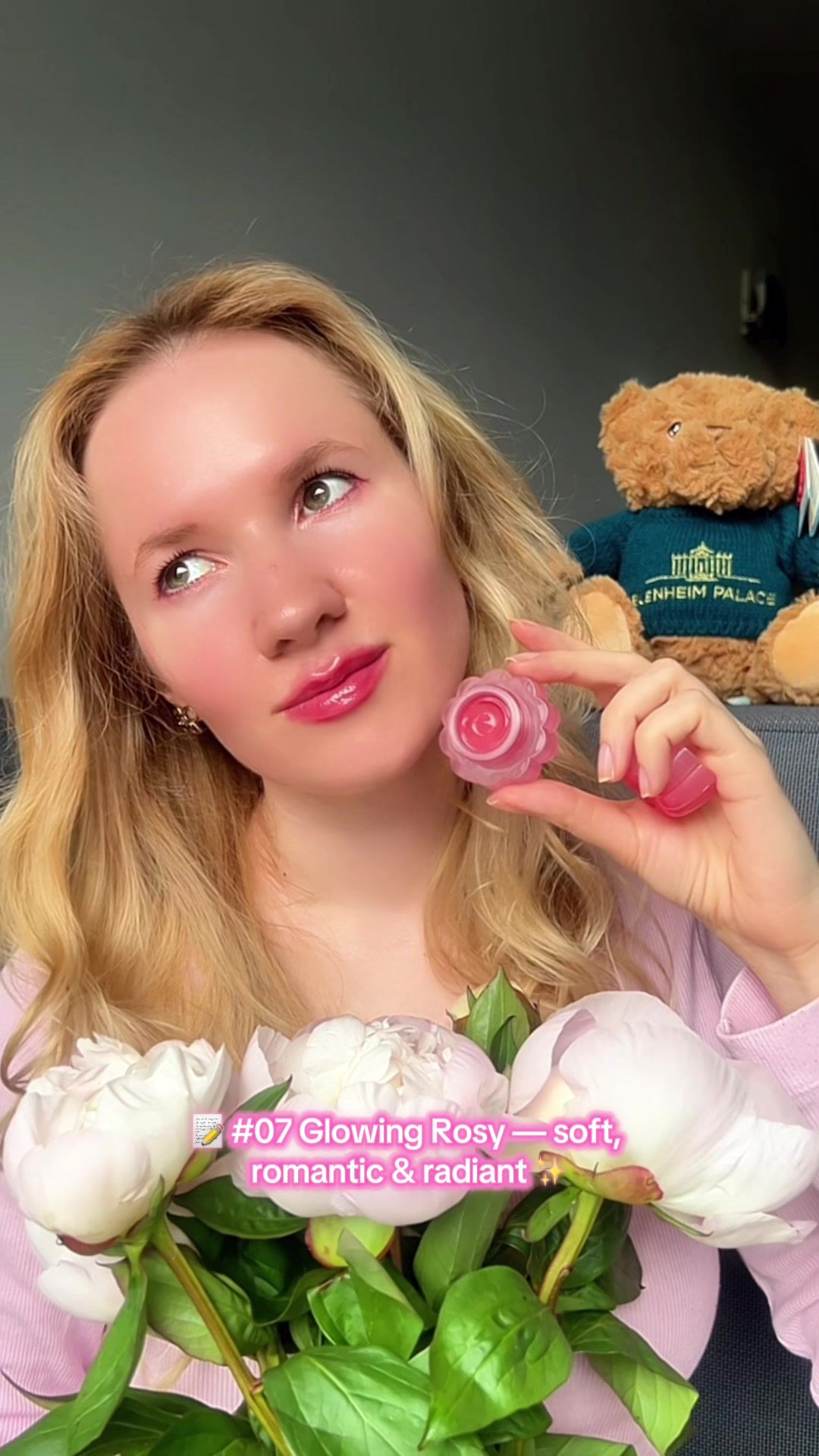 TikTok post by @categoricallystunning for Dasique. Caption reads: [...] combo I’ve ever tried 🫧✨ #GlassLipsEra....