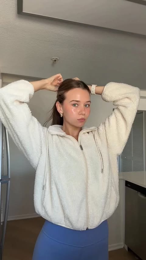 Instagram post by @savannahhmccrayy for Huel. Caption reads: if i’m running late just know that @huel is coming....