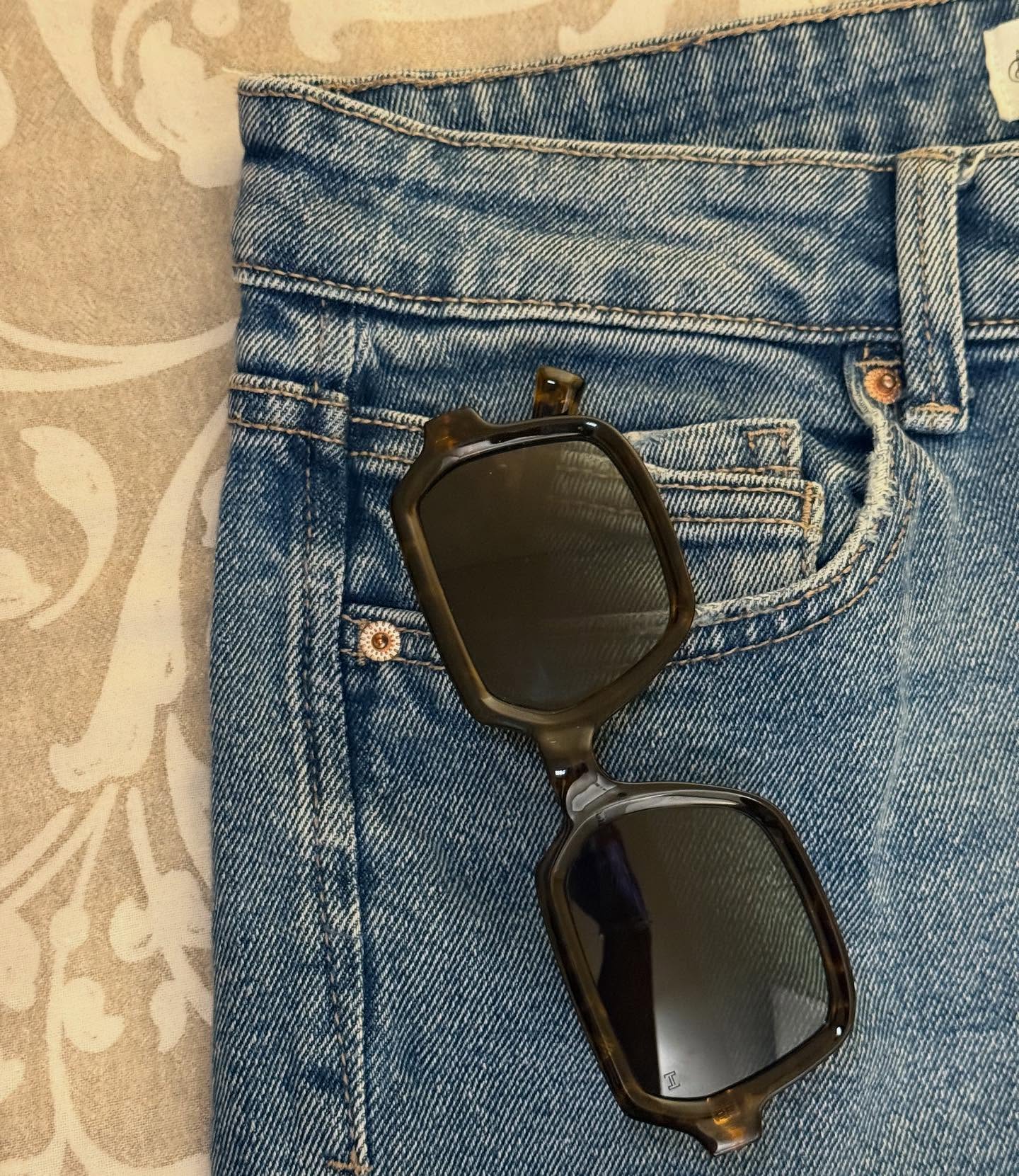 Instagram post by @mj.veiga for HAWKERS CO.. Caption reads: Mis 🔝 😎 de @hawkersco gracias a @hawkerscrew....