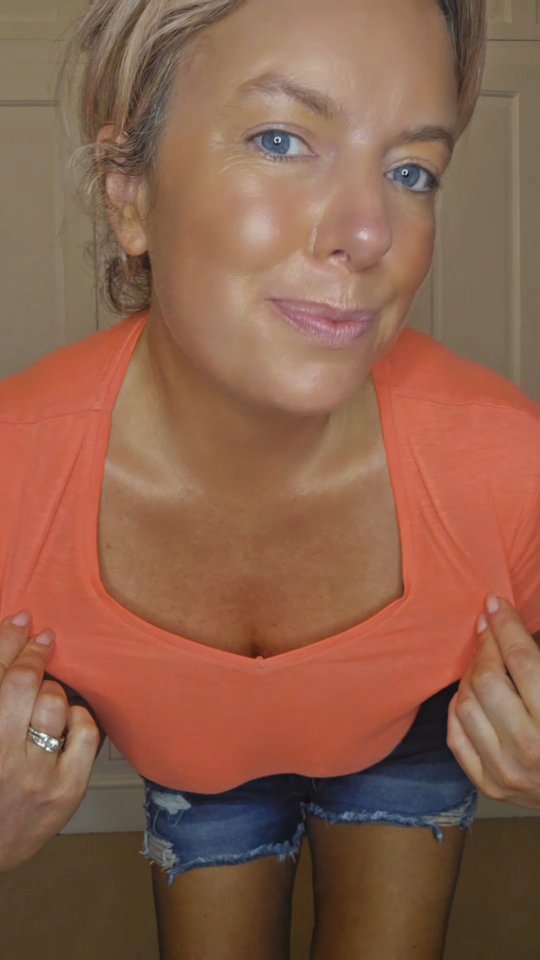 Instagram post by @clara_batten_ for Bellamianta. Caption reads: The Bow Tied Glow Gift Set. 
Worth just shy of....