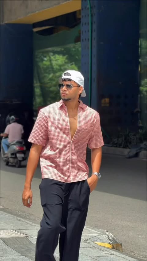 Instagram post by @_anas.naseer_ for Max Fashion. Caption reads: [...] 👇 1, 2, 3, 4 or 5? Available at....