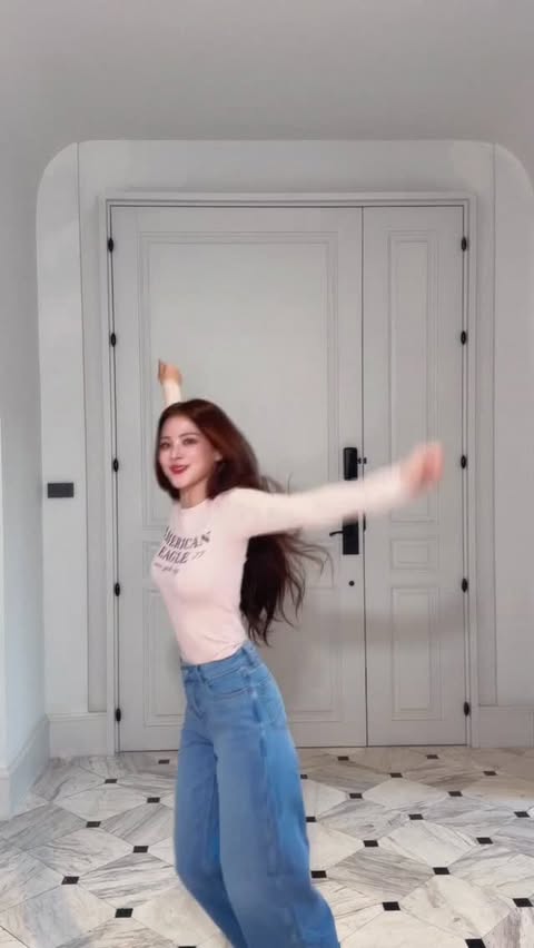 Instagram post by @baifernbah for American Eagle. Caption reads: Wrapped in warmth🧣☃️ @americaneagleth....