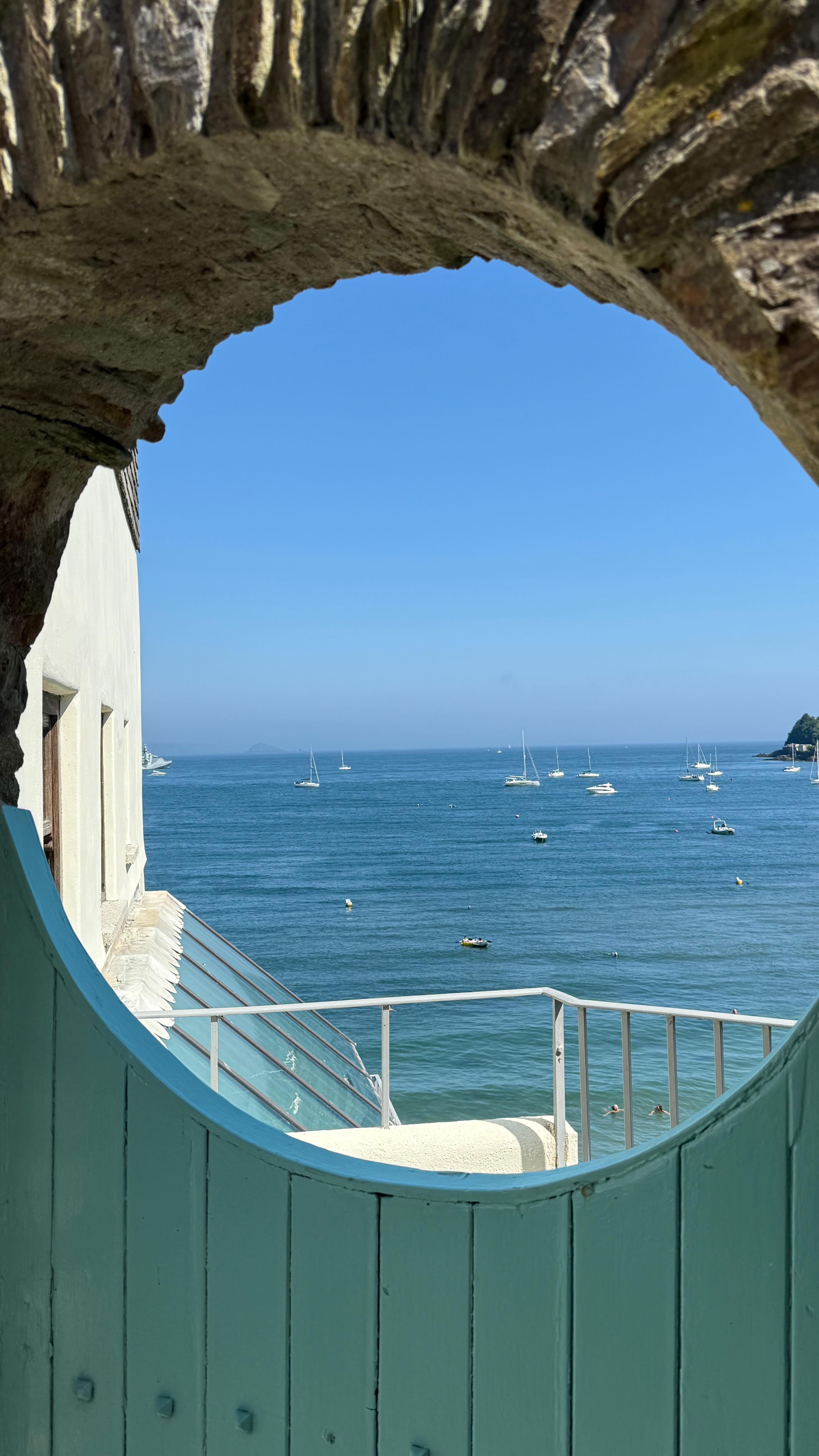 Instagram post by @wenyiteong for narciso rodriguez. Caption reads: Layering my bridal scent with @narciso_rodriguez....