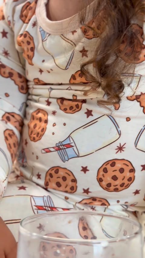 Instagram post by @lavida.de.vida for Caden Lane. Caption reads: [...] 🍪 These bamboo pajamas from @cadenlane are....