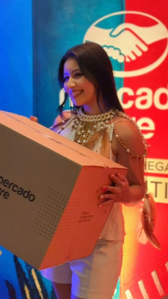 Instagram post by @raysilvadaily for Mercado Livre. Caption reads: A energia de Parintins é surreal, a cultura pulsa....