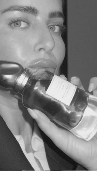 Instagram post by @emilyabbegayl for Donna Karan. Caption reads: [...] scent. 

i love layering the @donnakaran....