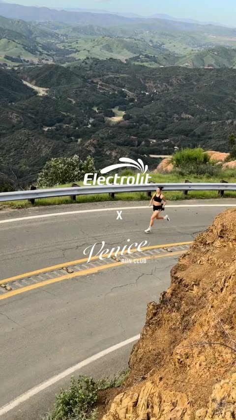 Instagram post by @venicerunclub for Electrolit. Caption reads: [...] final stretch has looked like for Team....