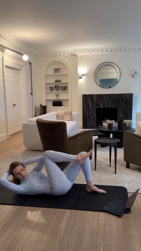 Instagram post by @hoffhil for Athleta. Caption reads: [...] 40 degrees outside… so thank God for....