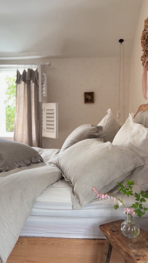 Instagram post by @emily.attewell for Secret Linen Store. Caption reads: [...] beautiful pure linen ones from....