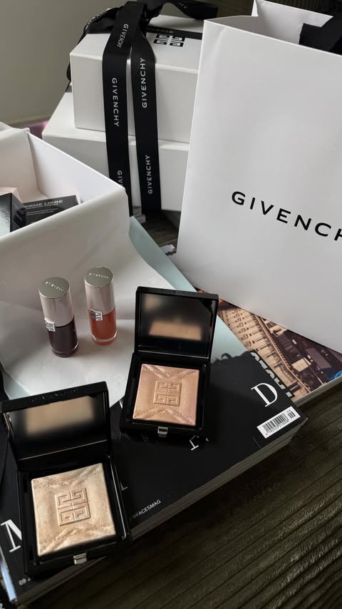 Instagram post by @ruya for Givenchy Beauty. Caption reads: Anzeige// @givenchybeauty Prisme Libre Rosy Gold....