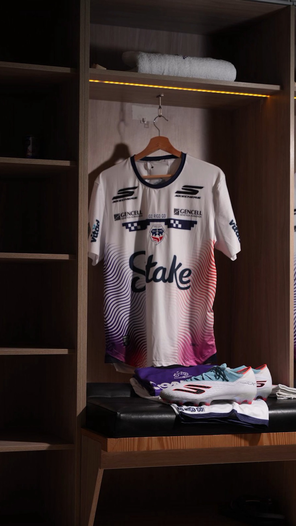 Instagram post by @fortaleza_ceif for Skechers. Caption reads: Así vivimos nuestro lanzamiento con mi nuevo Sugar....