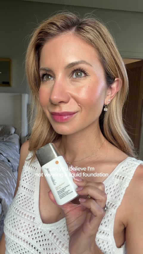 Instagram post by @lisajmakeup for jane iredale. Caption reads: [...] I’ve been starting with the new @janeiredale....
