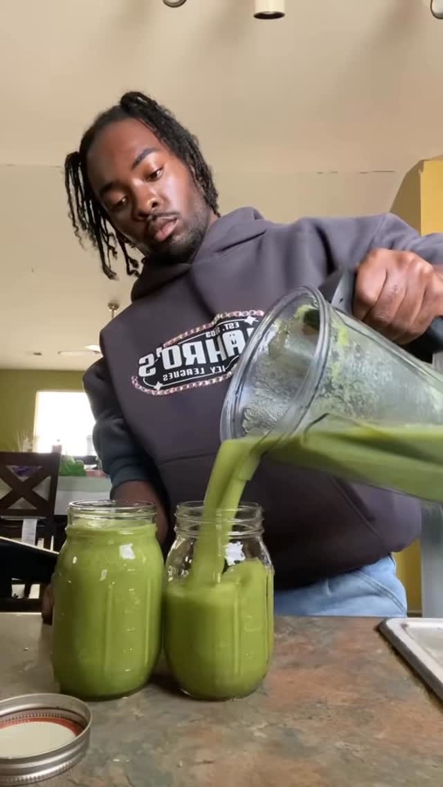 Instagram post by @icymahree for Vitamix. Caption reads: Drinking my skincare 

#skincare #smoothie....