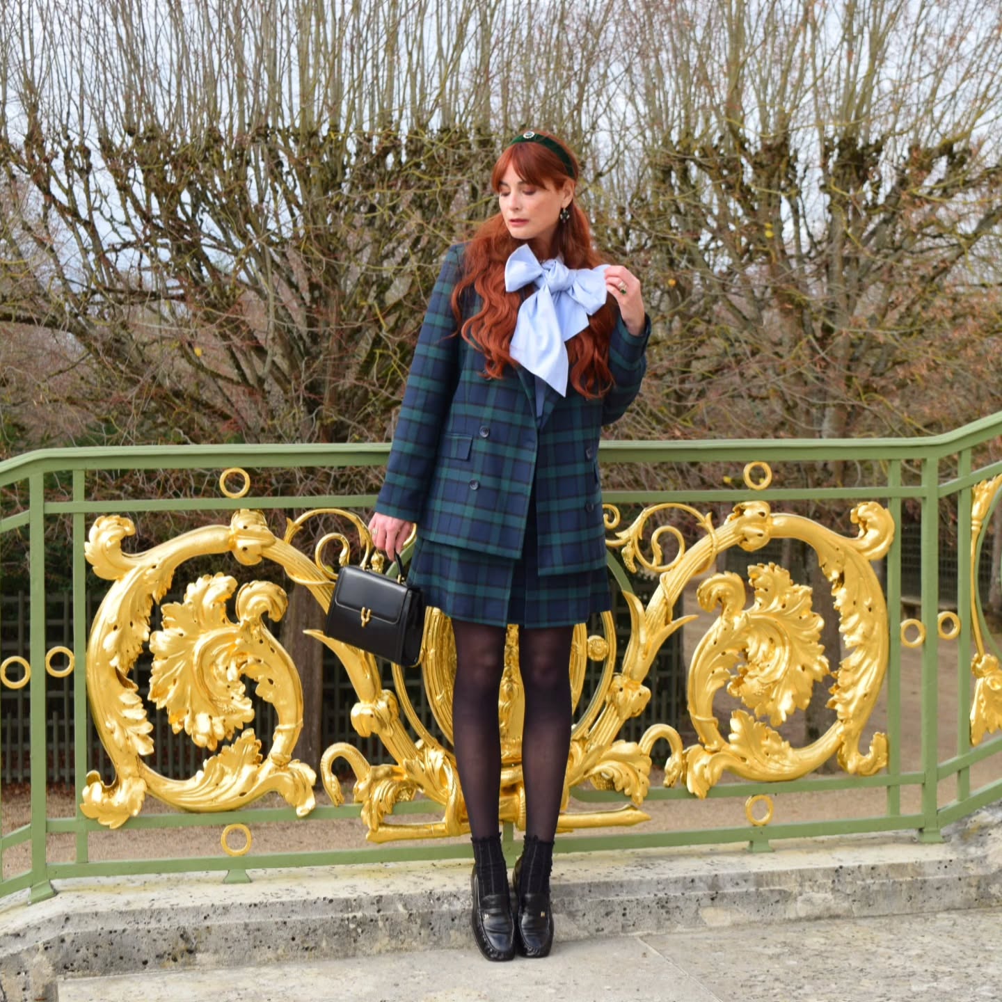 Instagram post by @madameetsespandas for Petite Mendigote. Caption reads: [...] magic of the end of the year ✨️🌲....