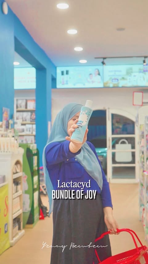 Instagram post by @yennybembem for Lactacyd. Caption reads: Belanja Lactacyd bakalan dapet hadiah menarik???....