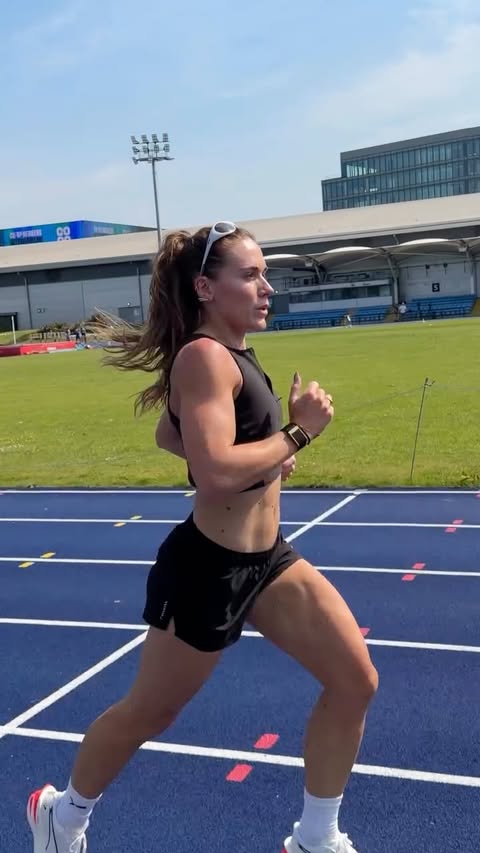 Instagram post by @lucydavis for PUMA Running. Caption reads: [...] ramp @ 3:35 pace 60s recovery 2km CD....