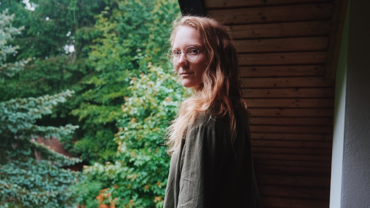 YouTube post by @rosagold for EcoFlow. Caption reads: Back to the roots: A house without a water....