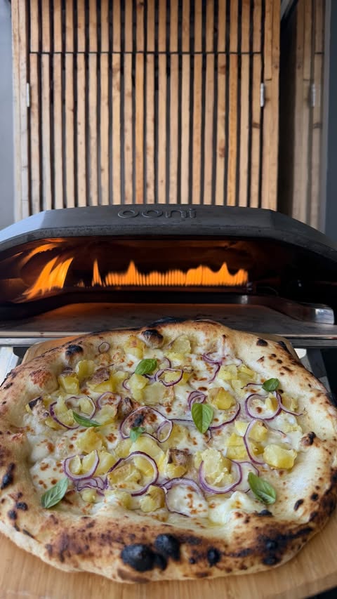 Instagram post by @7thfloorpizza for Ooni. Caption reads: [...] (4°C) 🔥 Baked in the Ooni Koda 16 at 430°C....