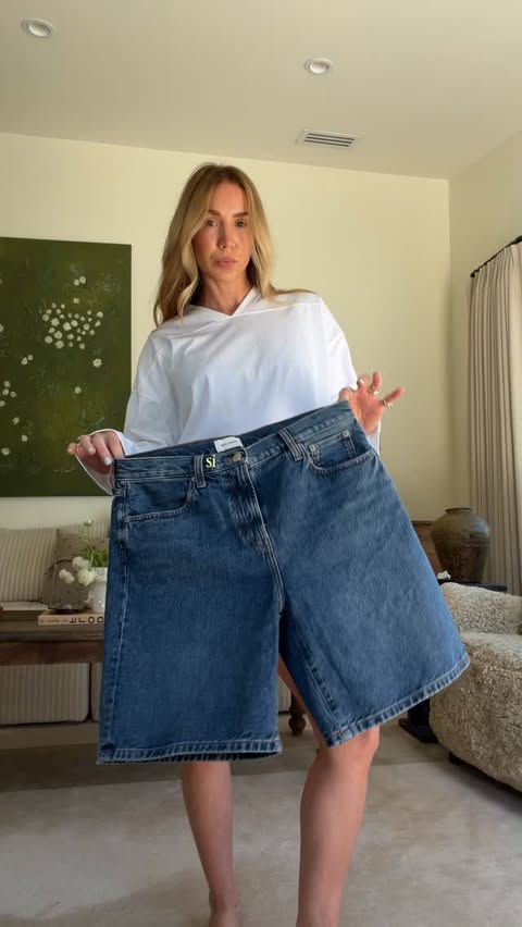 Instagram post by @kelsey_diprima for Everlane. Caption reads: [...] baggy (natural fiber!!) pieces from....