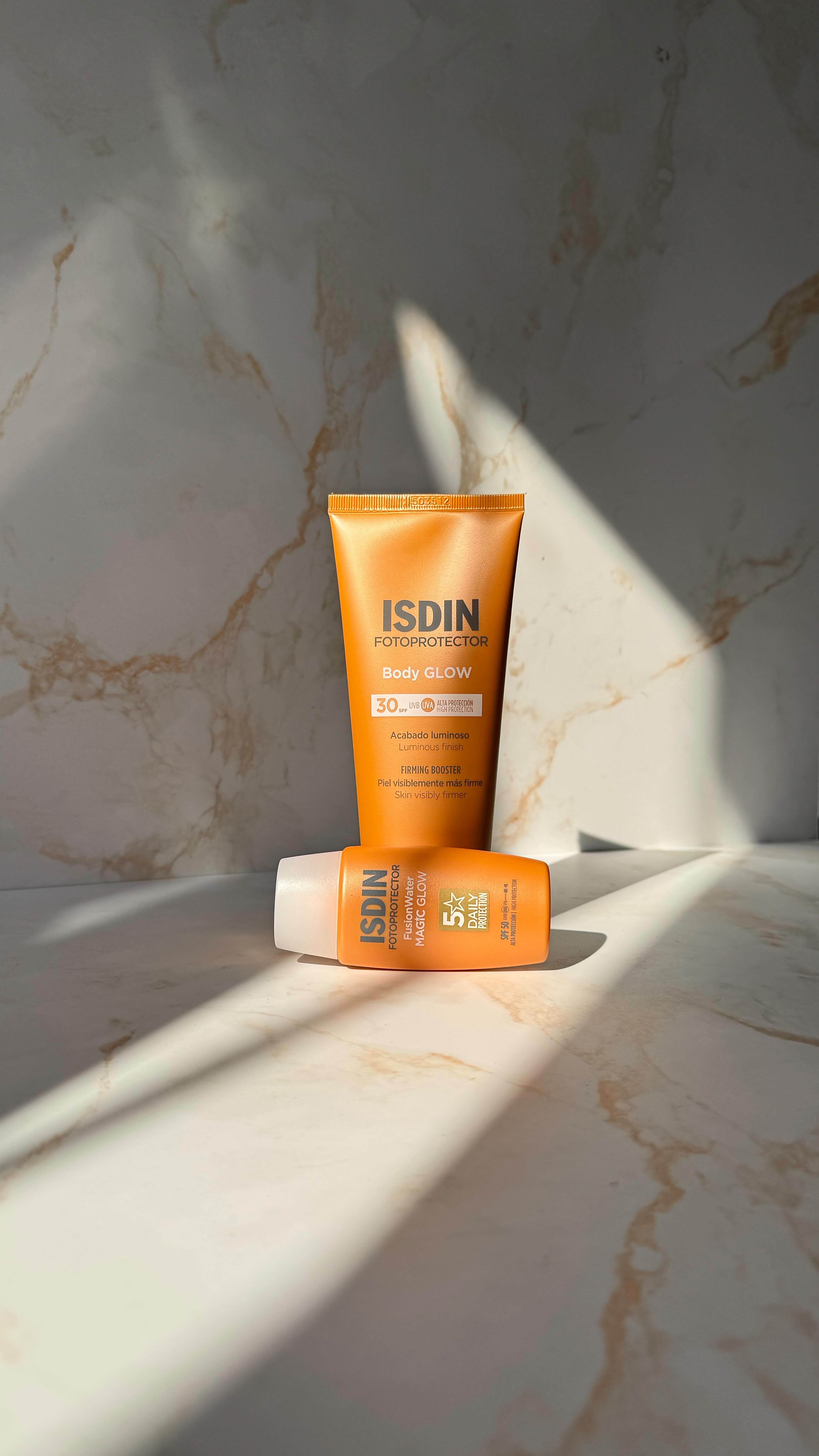 Instagram post by @sylvia_ruuiz for ISDIN. Caption reads: Si buscas el mejor protector solar para antes del....