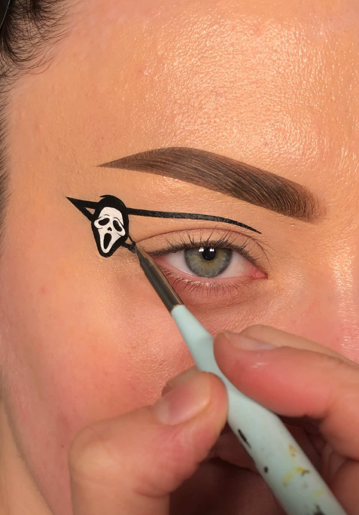 TikTok post by @alicekingmakeup for e.l.f. Cosmetics. Caption reads: [...] Place egypt flare lashes - @e.l.f. Cosmetics....