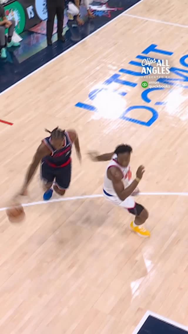 Instagram post by @laclippers for Intuit QuickBooks. Caption reads: Kawhi made us all dizzy with this one 🫨🫨🫨.