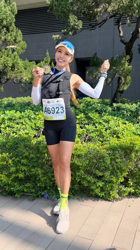 Instagram post by @thatmomoffour for Discover Hong Kong. Caption reads: I’ve visited Hong Kong 🇭🇰 numerous times but....