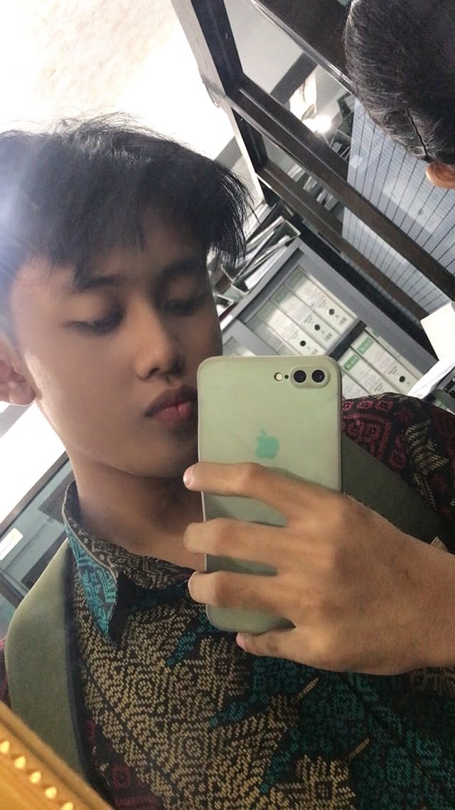 Instagram post by @haikaladlin_ for kumparan. Caption reads: [...] bangett,favorite aku bangett guyss😍❄️....