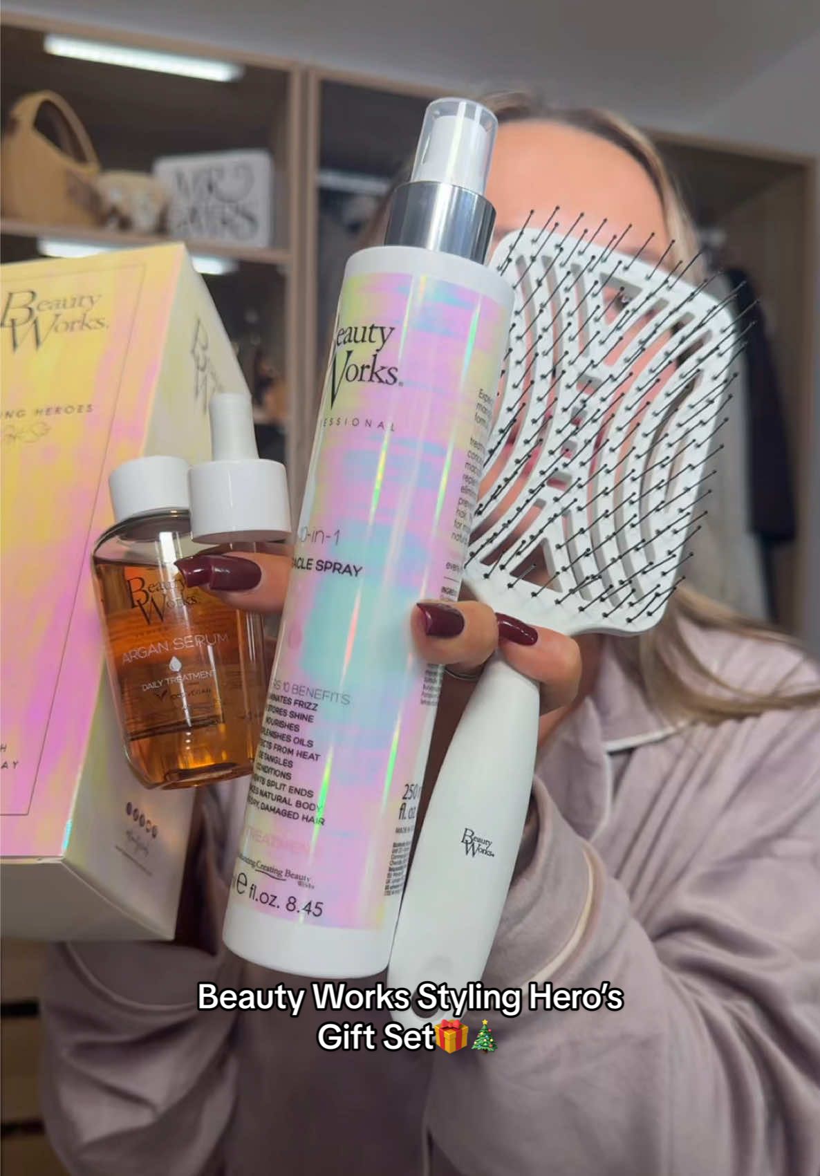 TikTok post by @chelseaathomass_ for BeautyWorks. Caption reads: [...] a Last Minute Christmas Gift!!✨🎄🎅🏽....