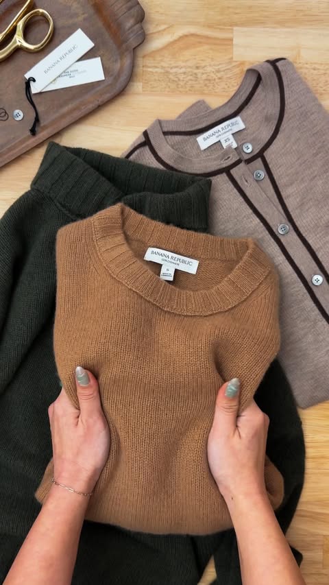 Instagram post by @yooon_ie for Banana Republic. Caption reads: Cashmere spa day with @bananarepublic. A little....