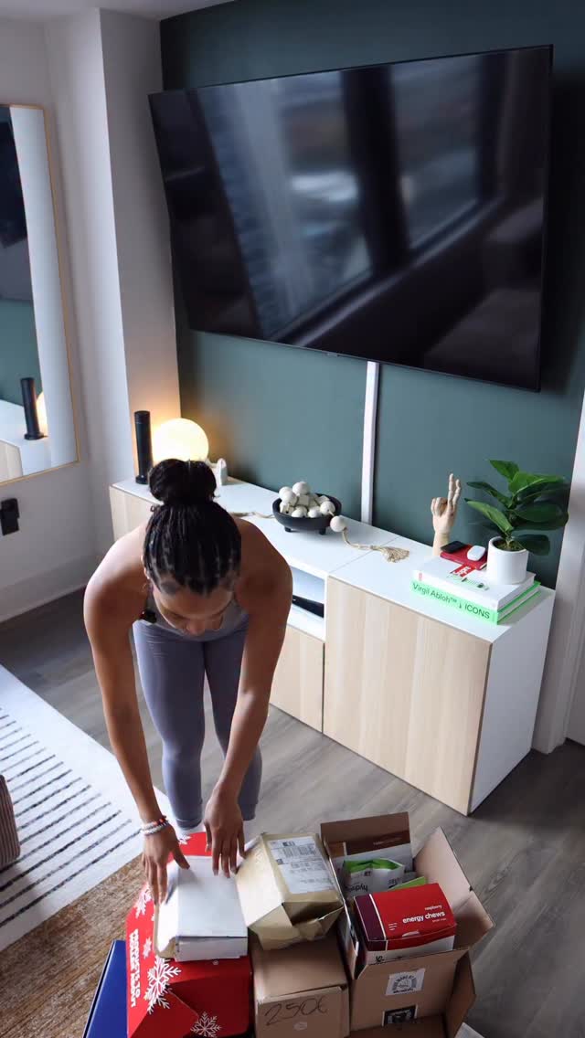 Instagram post by @_raquel_noemi_ for Skratch Labs. Caption reads: Besties ya already know what time it is. Let’s do....