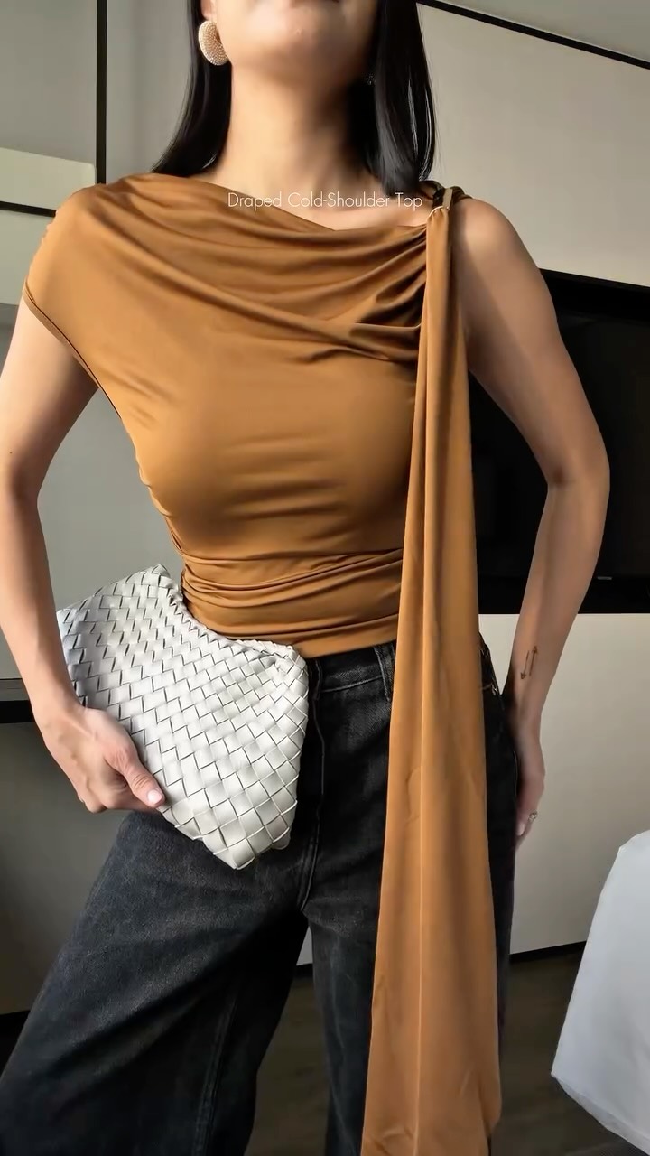 Instagram post by @salinachai for Zalora. Caption reads: My OOTD = 💗💖🌸💅

Picking out my fave pieces....