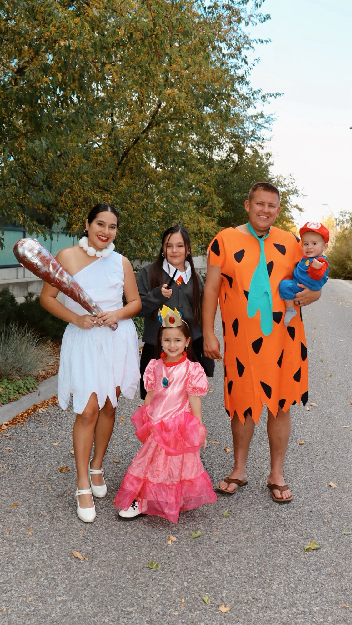 Instagram post by @arybindrup for Halloween Costumes. Caption reads: 👨‍👩‍👧‍👦 🎃Make this Halloween a family affair....