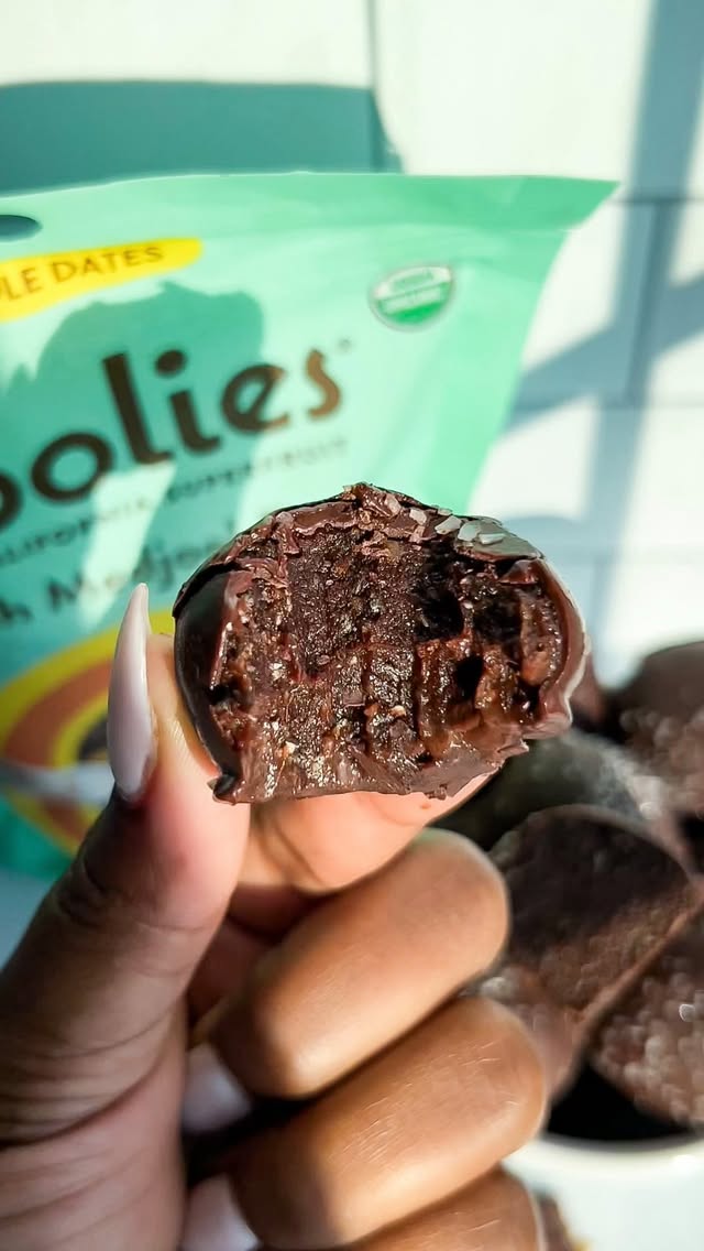 Instagram post by @eatwell.withlex for Joolies. Caption reads: [...] dessert because they are sweetened with....