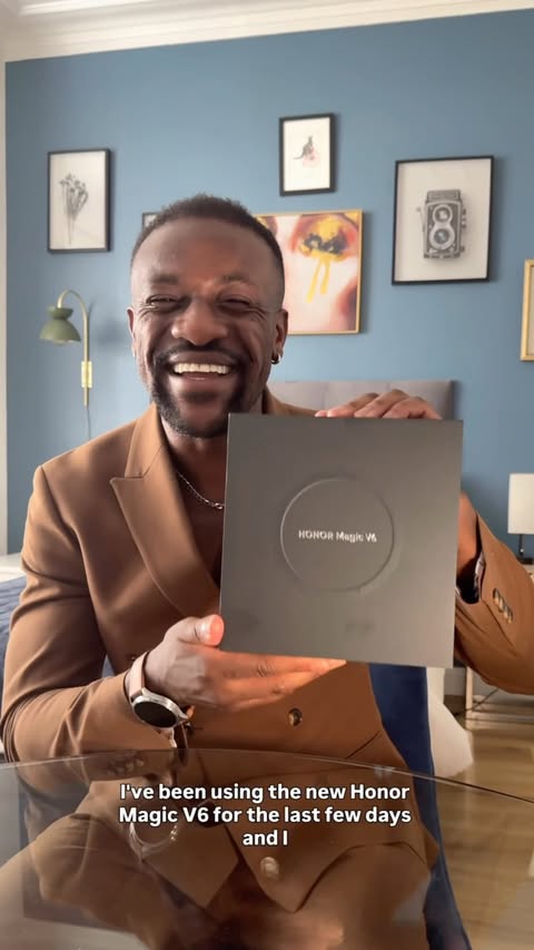 Instagram post by @mr.dasante for HONOR Arabia. Caption reads: AD | Would you use a foldable phone? @ukhonor sent....