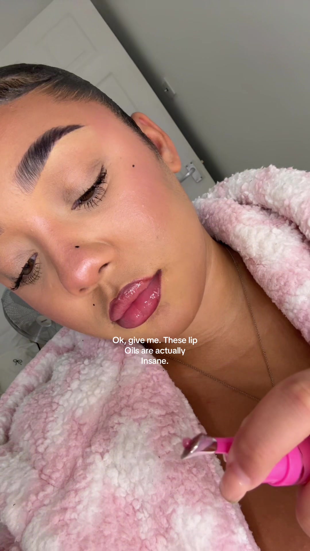 TikTok post by @shinyefinds for Give Me Cosmetics. Caption reads: Loveeee them💋 @Give Me Cosmetics #givemecosmetics....