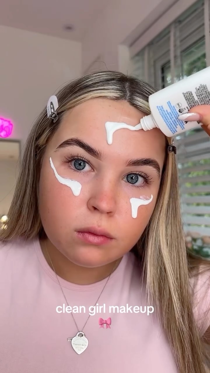 Instagram post by @makeupizzyy for Bondisands. Caption reads: [...] i used in this video.. • @bondisands face....