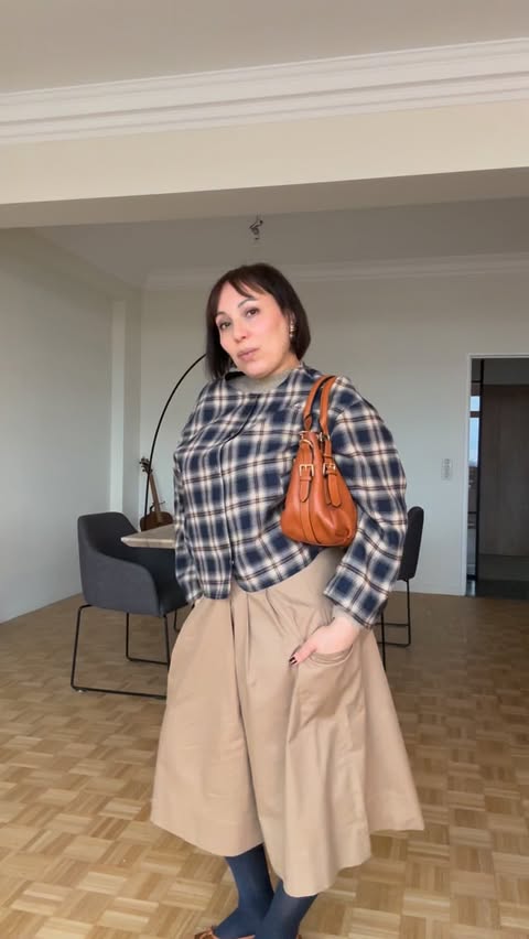 Instagram post by @ismahennedrault for Linticoshop. Caption reads: When we talk about reversible clothing, it also....