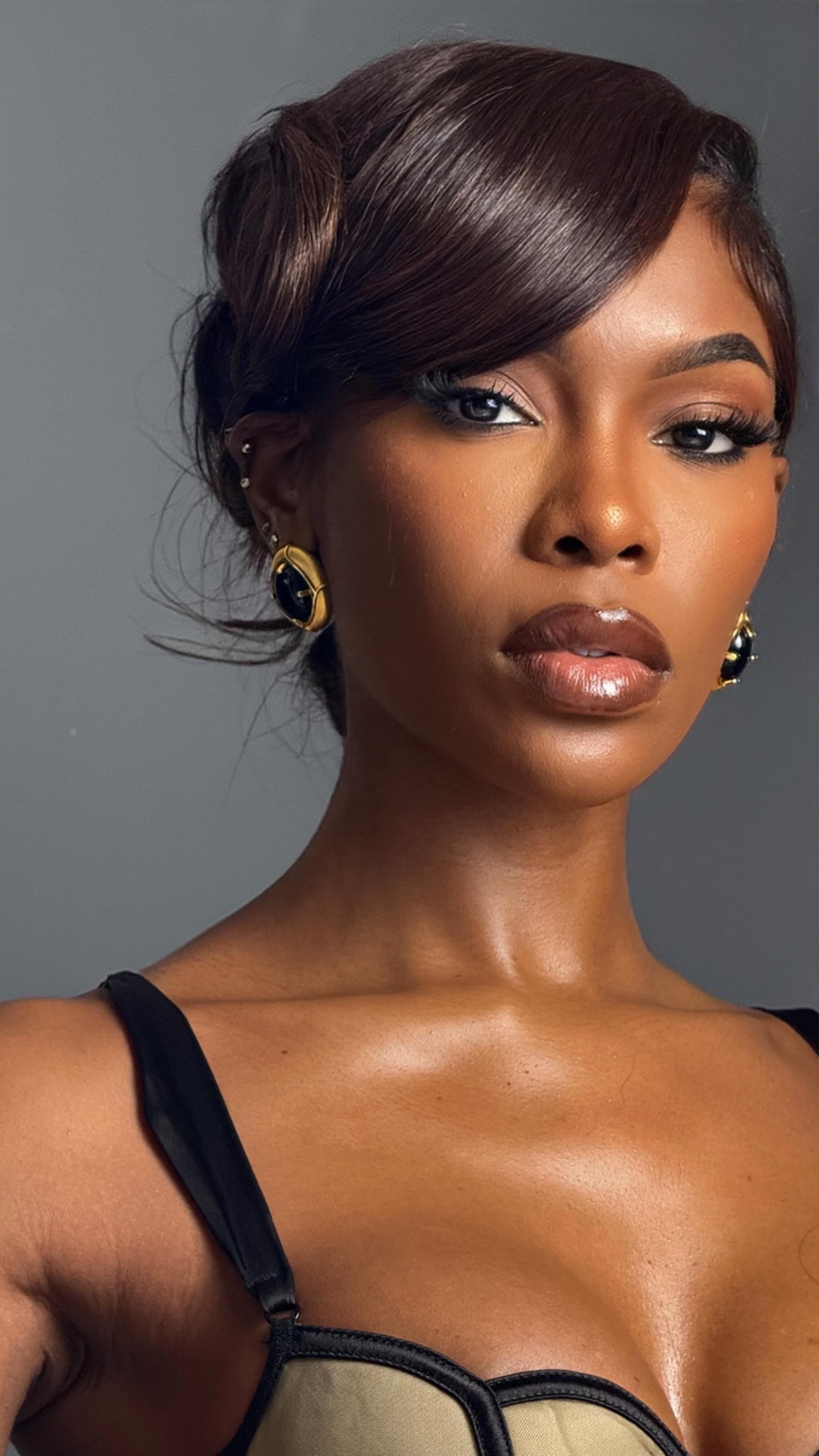 Instagram post by @bysharalaurie for D Hair Boutique. Caption reads: [...] Tutorial 🖤.

Hair Specification:....