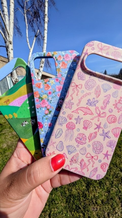 Instagram post by @carolasilvana for Pela Case. Caption reads: My new cases from @pelacase are so adorable!📱🌿✨....