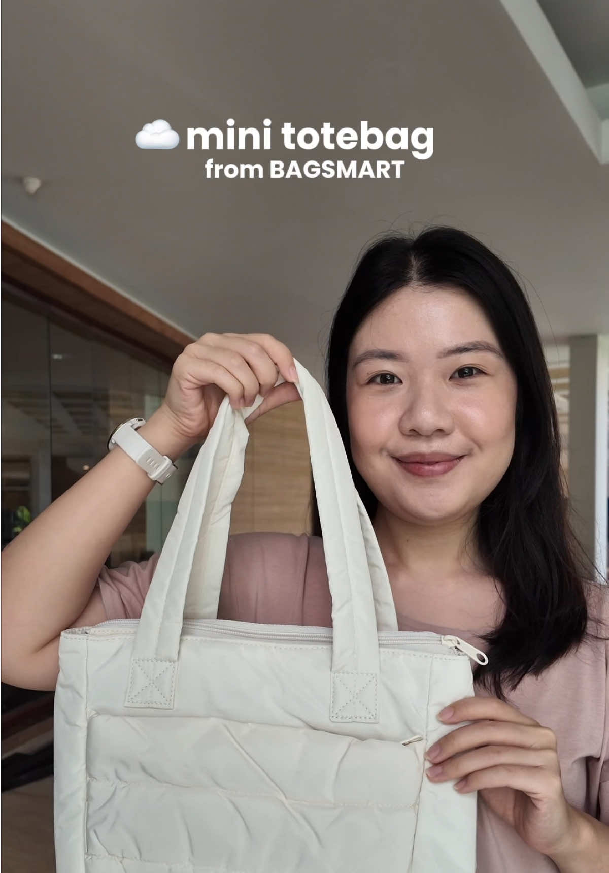 TikTok post by @vallerinalie for Bagsmart. Caption reads: totebag @BAGSMART Indonesia yang puffy dan [...].