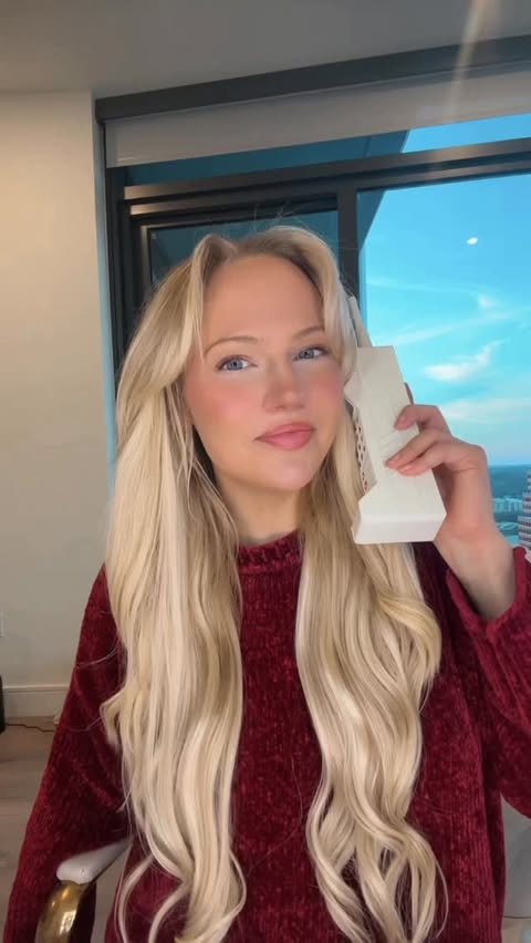 Instagram post by @kels.gordon for BELLAMI Hair. Caption reads: [...] in 22 Inch Honey Comb Highlight.....