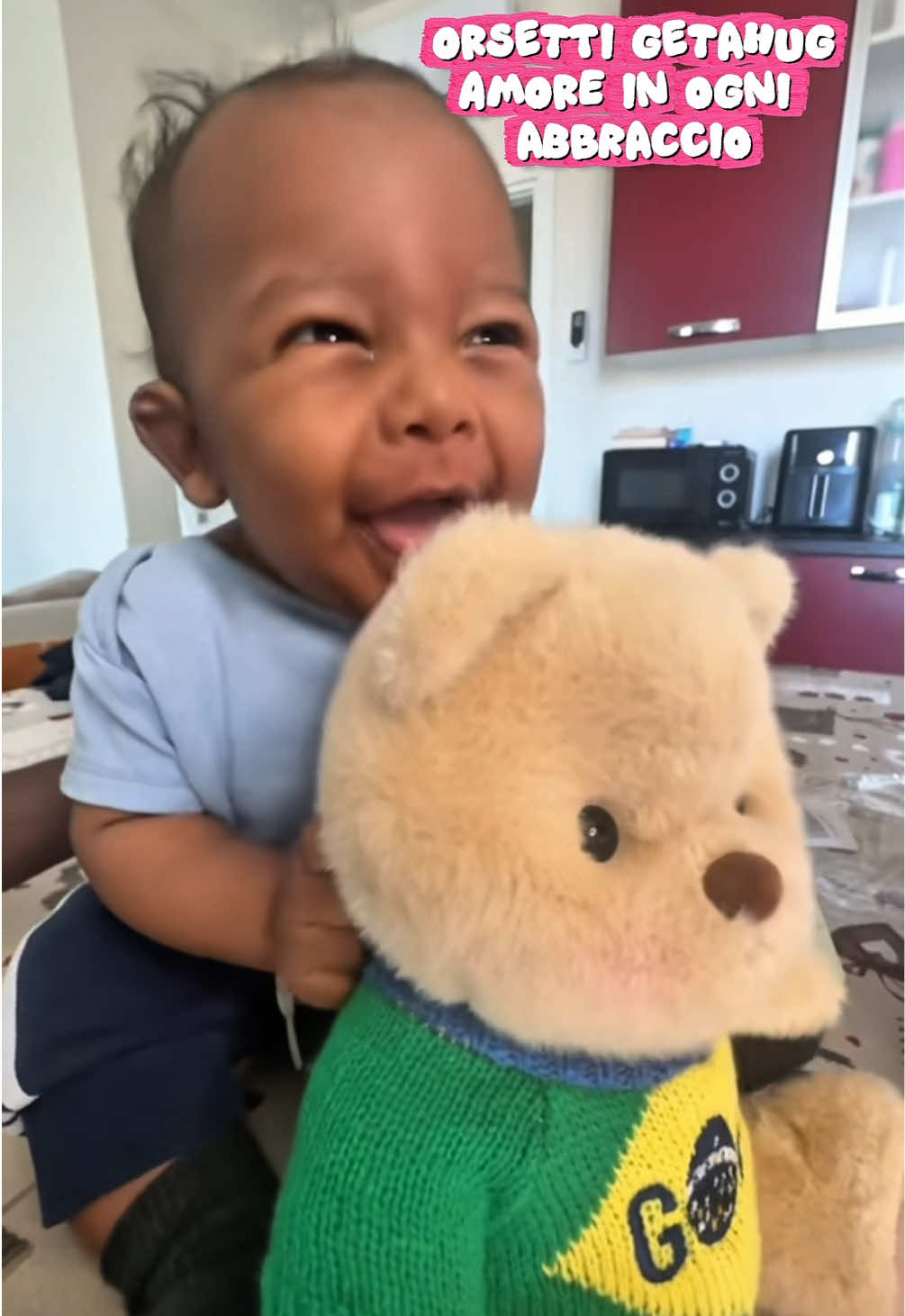 TikTok post by @sonosololavale for Getahug. Caption reads: Leon lo adora !💙🧸@Getahug.co 🧸✨💙....